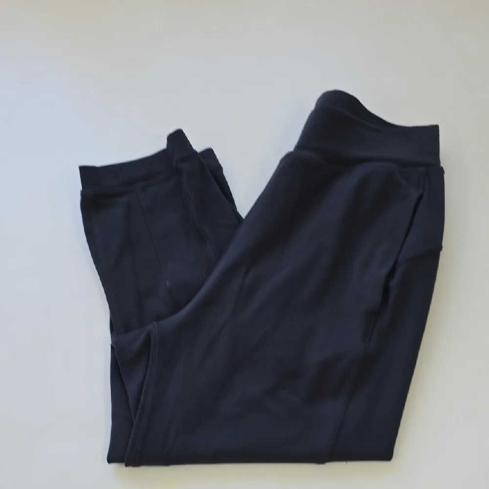 Lululemon Rejuvenate Crop *18